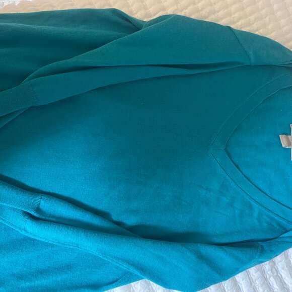 Banana Republic Cashmere Sweater - Picture 2 of 3